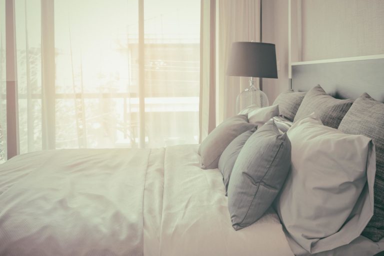 Schönes grosses Bett